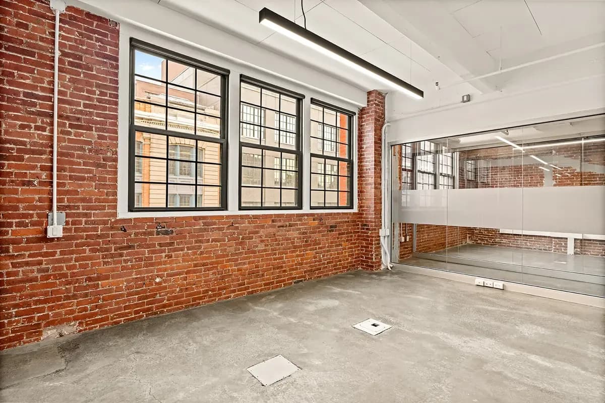 22 Little West 12th Street — photo (22-little-west-12th-10.webp)